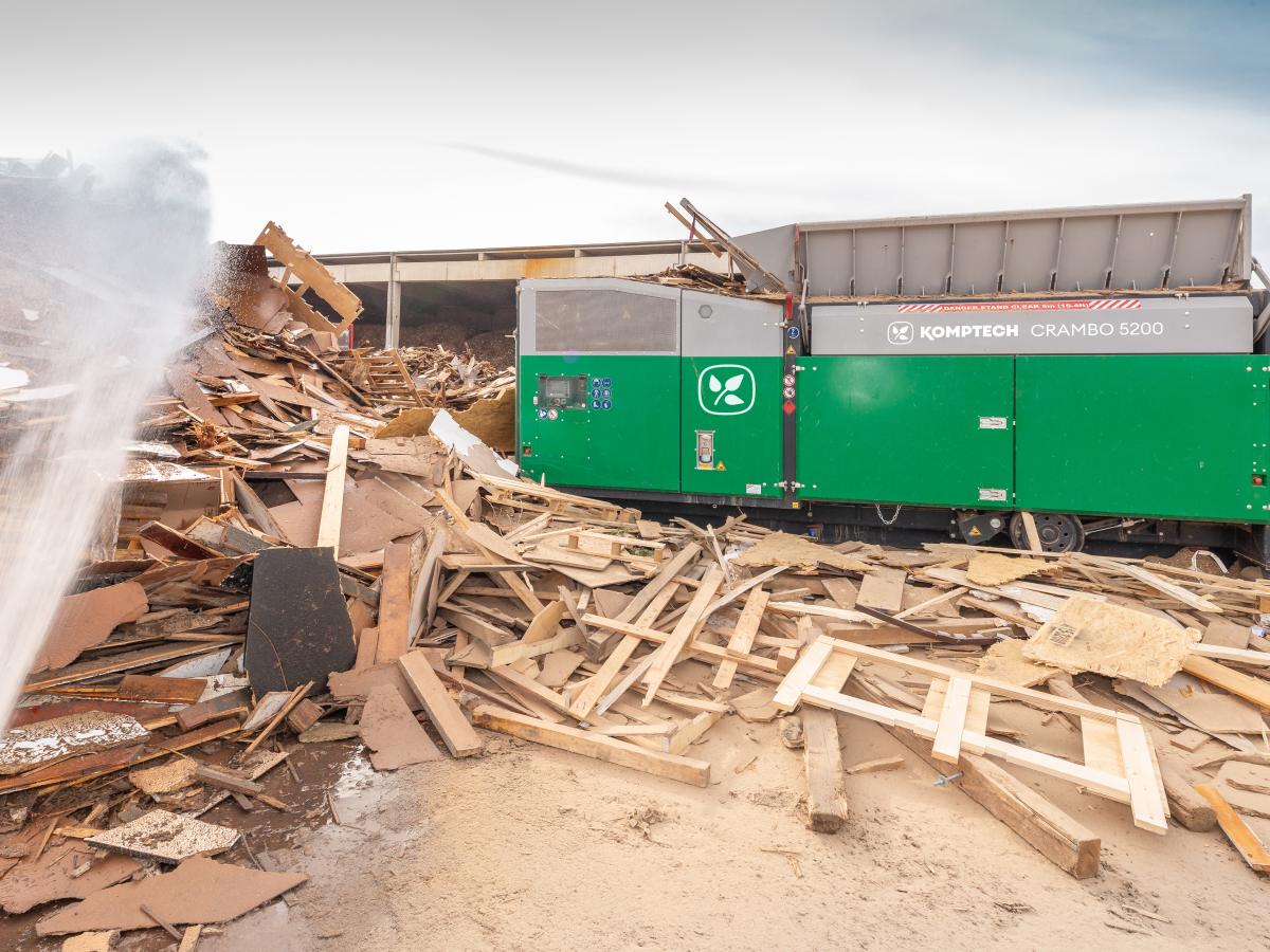 Komptech Crambo Direct Mobile shredder processing wood and green waste. The robust, mobile two-shaft shredder features low-speed, high-torque shredding with adjustable screen baskets, designed for flexible material output. Available in models 4200, 5200, and 6200, the machine delivers efficient shredding with power ratings from 242 kW to 447 kW and throughput capacities ranging from 55 to 120 tons per hour